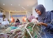 KIPP Dorong Kerajinan Anyaman Kayong Utara Tembus Pasar Nasional