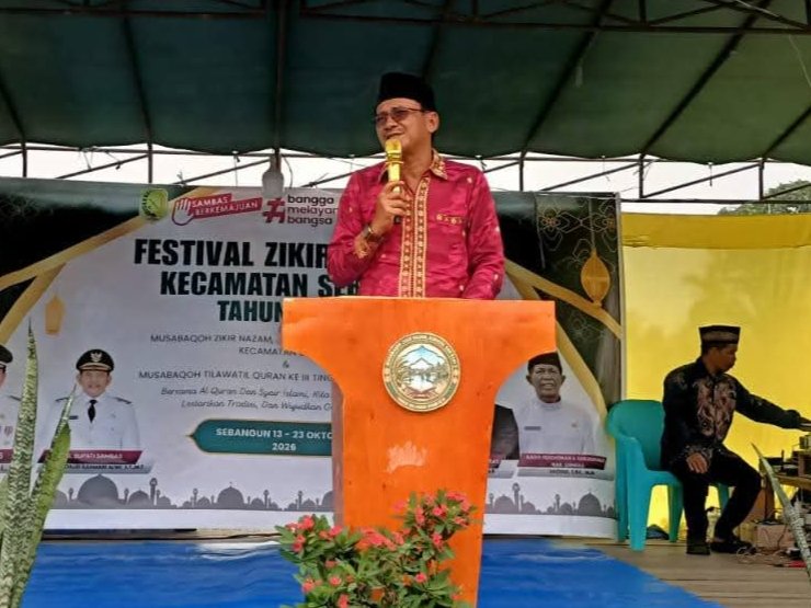 Ferdinan Syolihin dalam momen pembukaan Festival Zikir dan MTQ Kecamatan Sebawi.