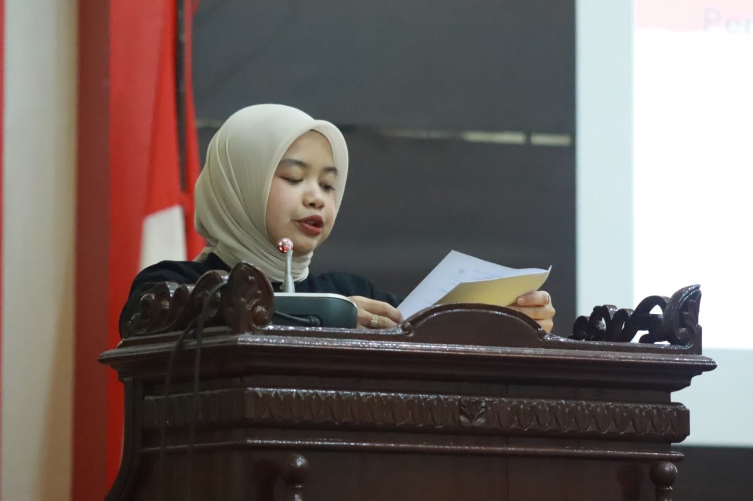 Anggota DPRD Kabupaten Sambas dari Fraksi Golkar, apt. Nada Harashti, S.Farm.,