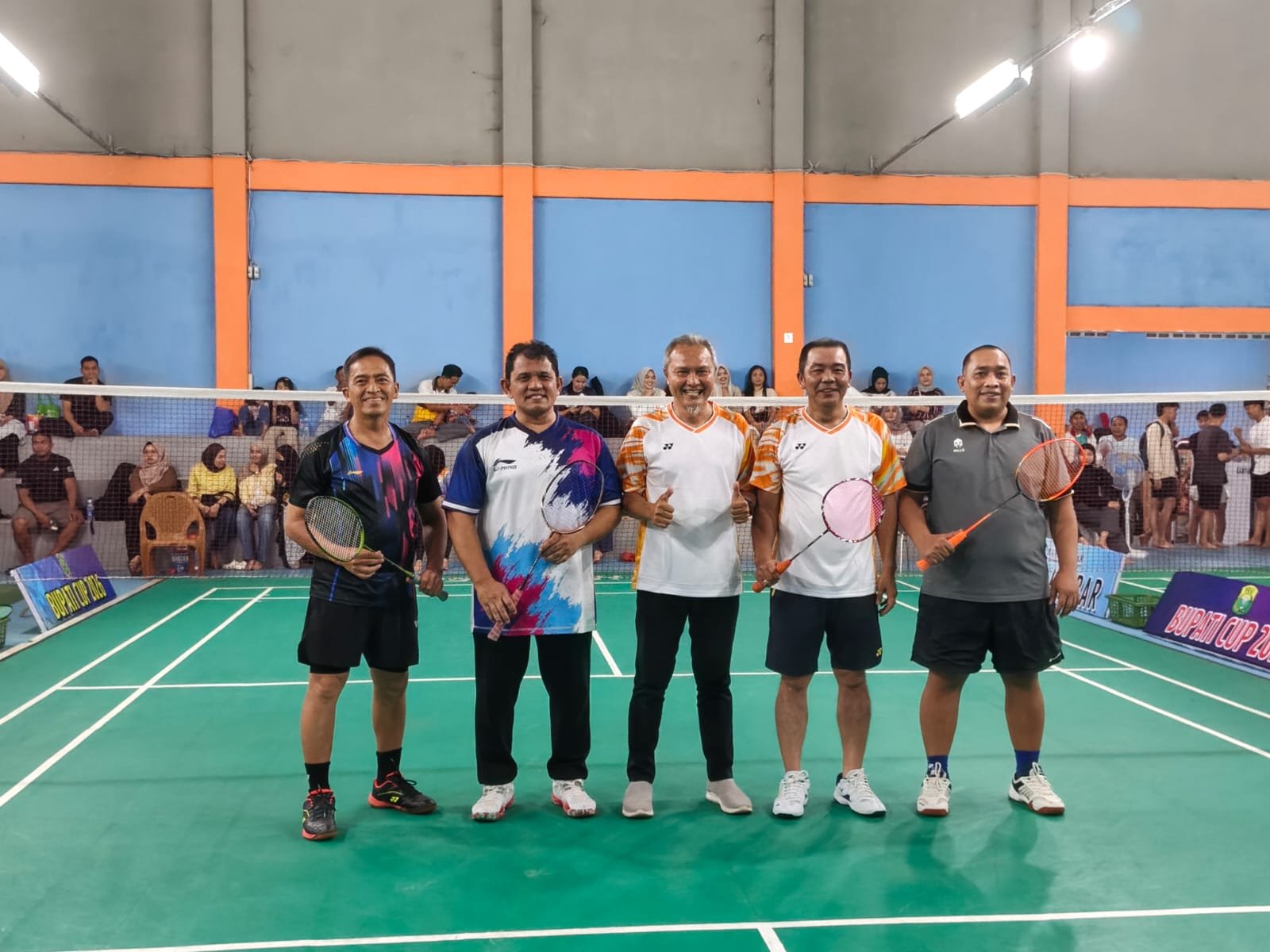 Figo dan Suprajeni Menangi Laga Eksibisi Bulutangkis 42-40 atas Wabup Sambas