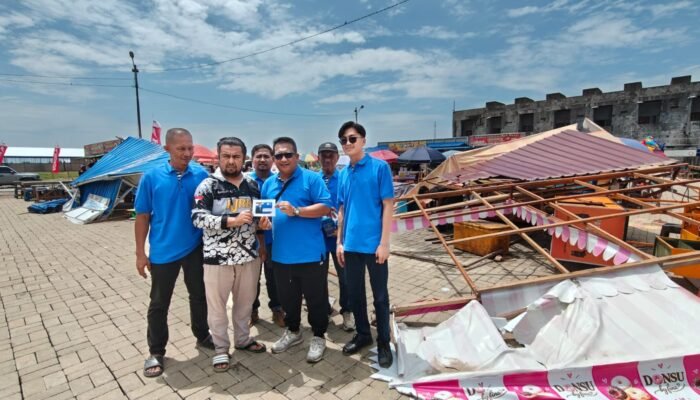 23 Stand Roboh Diterjang Angin Kencang, Haji Hismunanda Gerak Cepat Bantu Pedagang UMKM Patoka Sungai Pinyuh
